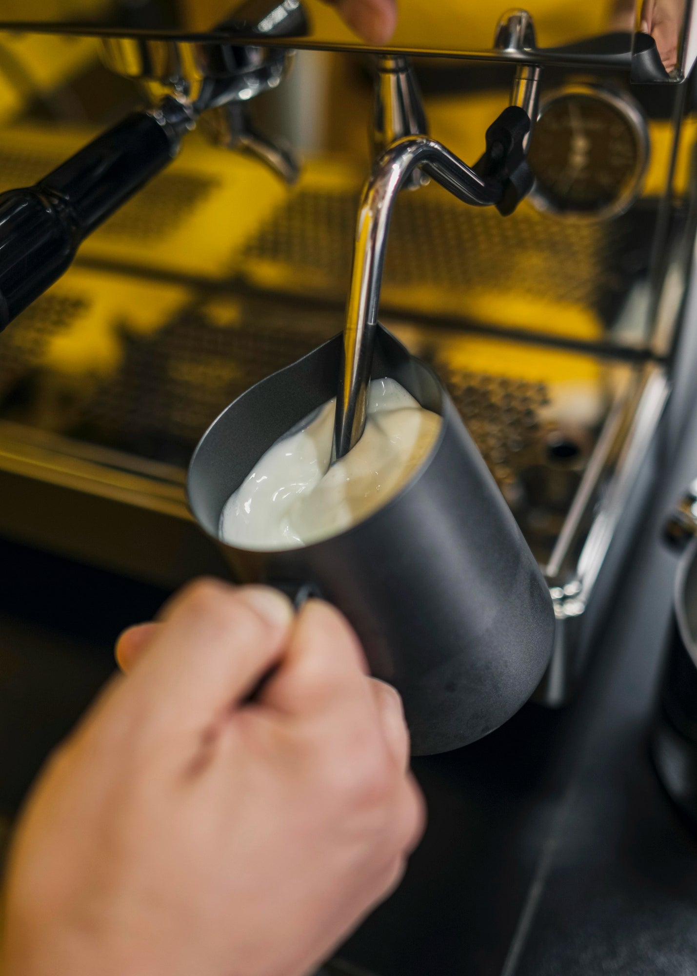 Espresso makinesinde süt ısıtma